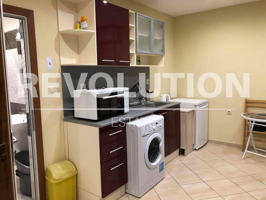 Дава се под наем Едностаен апартамент в Варна, Център - 40 кв.м за 475 € - Снимка #2