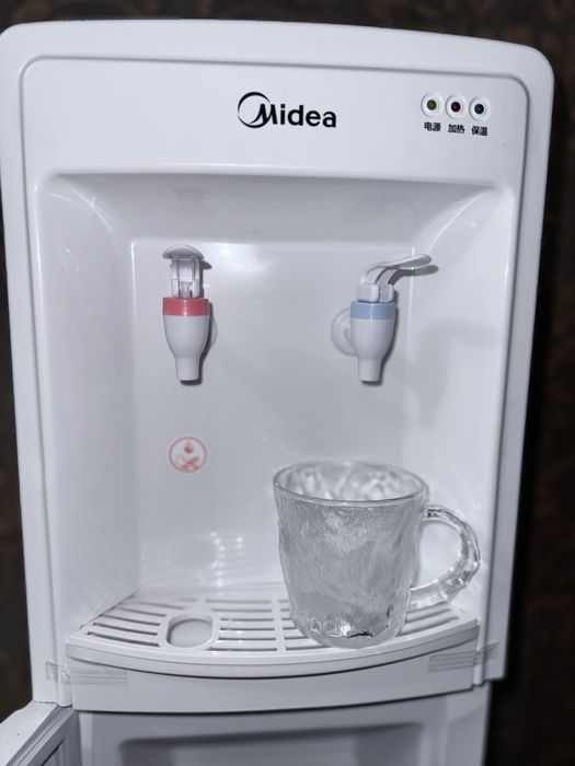 Кулер для воды, диспенсер!