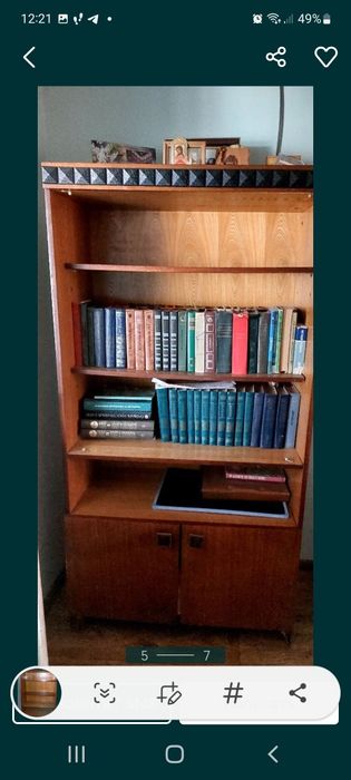 Продается книжный шкаФ-сервант