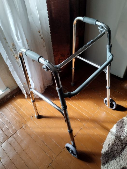 Продам ходунки .