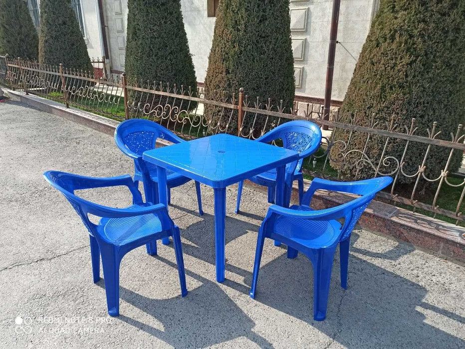 Качественные столы со стульями в комплекте для дачи и кафе