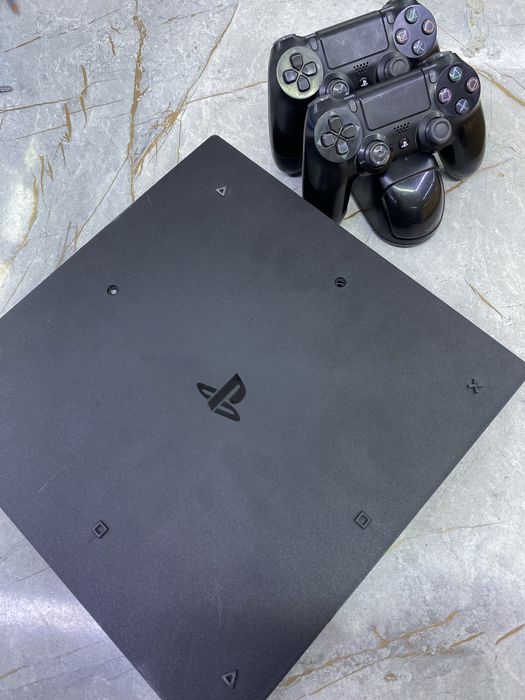 PlayStation 4 Pro +2 джойстик 11 игры