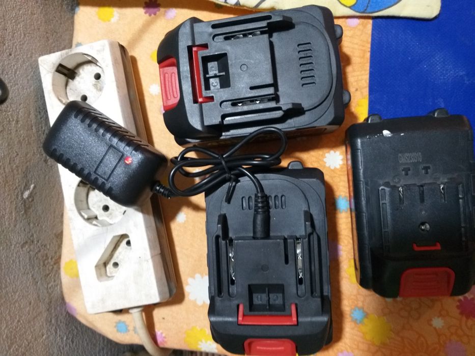 Acumulatori Scule 20v Cu Incarcator Functionali