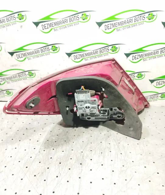 Lampa / Tripla stop dreapta pe aripa Mercedes-Benz C-Class 2008