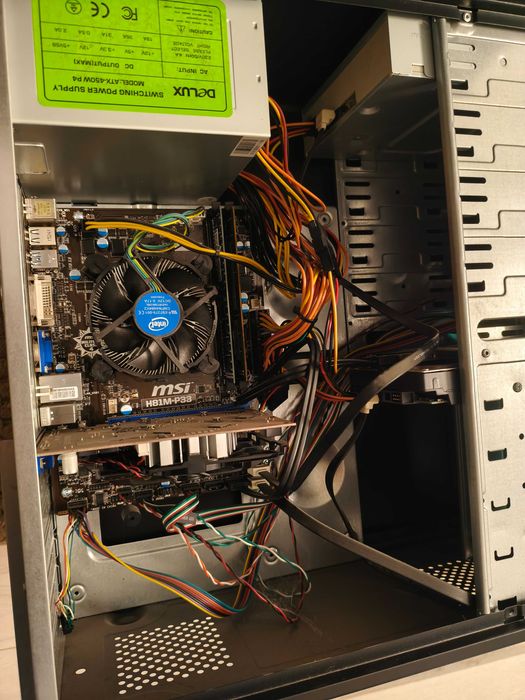 Sistem delux Pc complet cu monitor,tastatura si cabluri si licente neg!