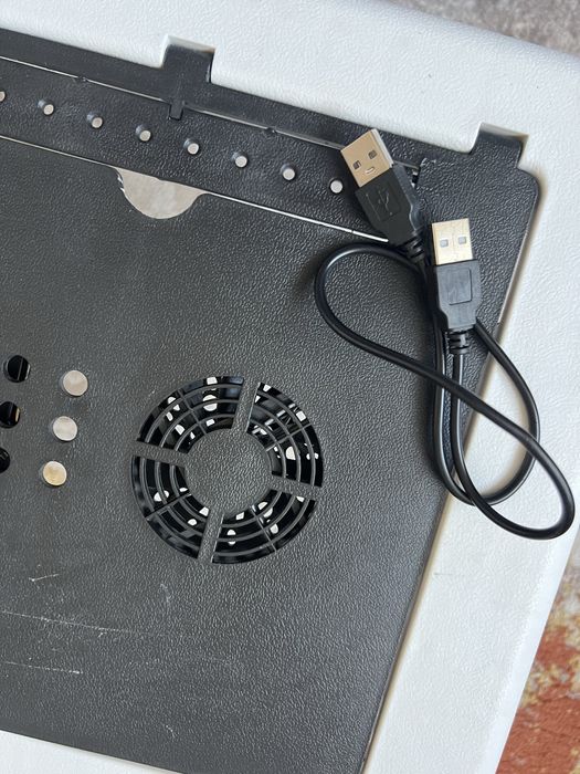 Suport laptop cu răcire USB