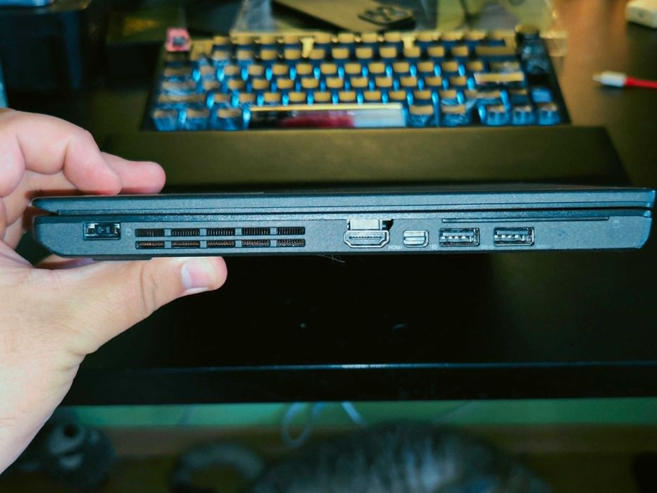 Lenovo ThinkPad X260 - Intel i5, 8GB DDR4 RAM, без хард диск! - малък, но мощен работен лаптоп
