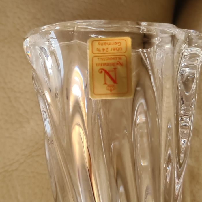 Vand frumoasă statuetă din cristal