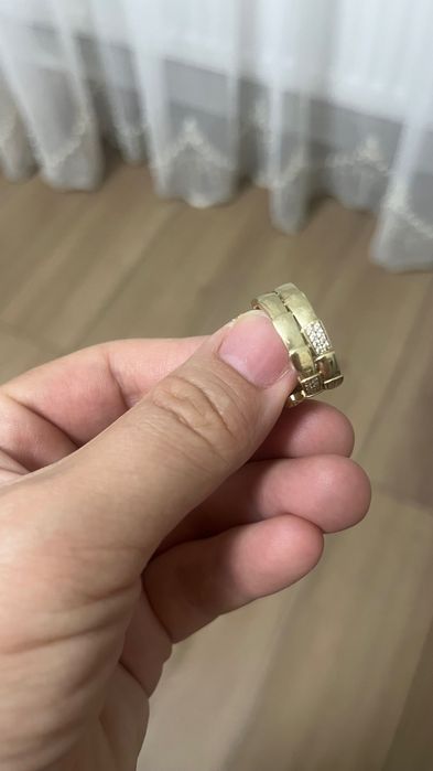 Золотое кольцо с камнями