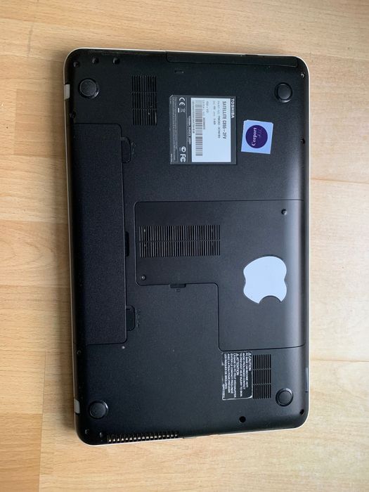 Лаптоп TOSHIBA 15 инча лаптоп INTEL