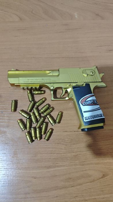 Игрушечный пистолет