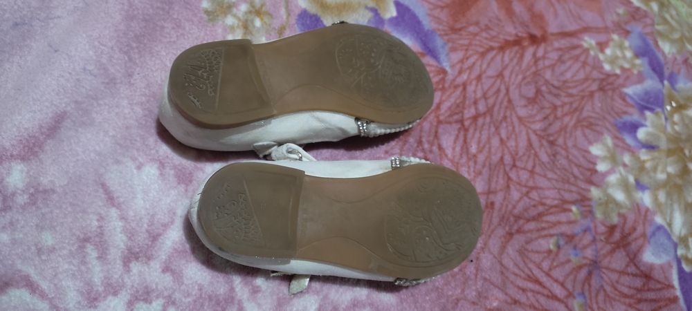 Туфельки для девочек в хорошем состоянии. Размер 27