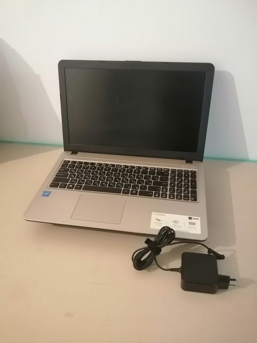 Asus 4Gb/DDR4/500Gb. Новая батарея.