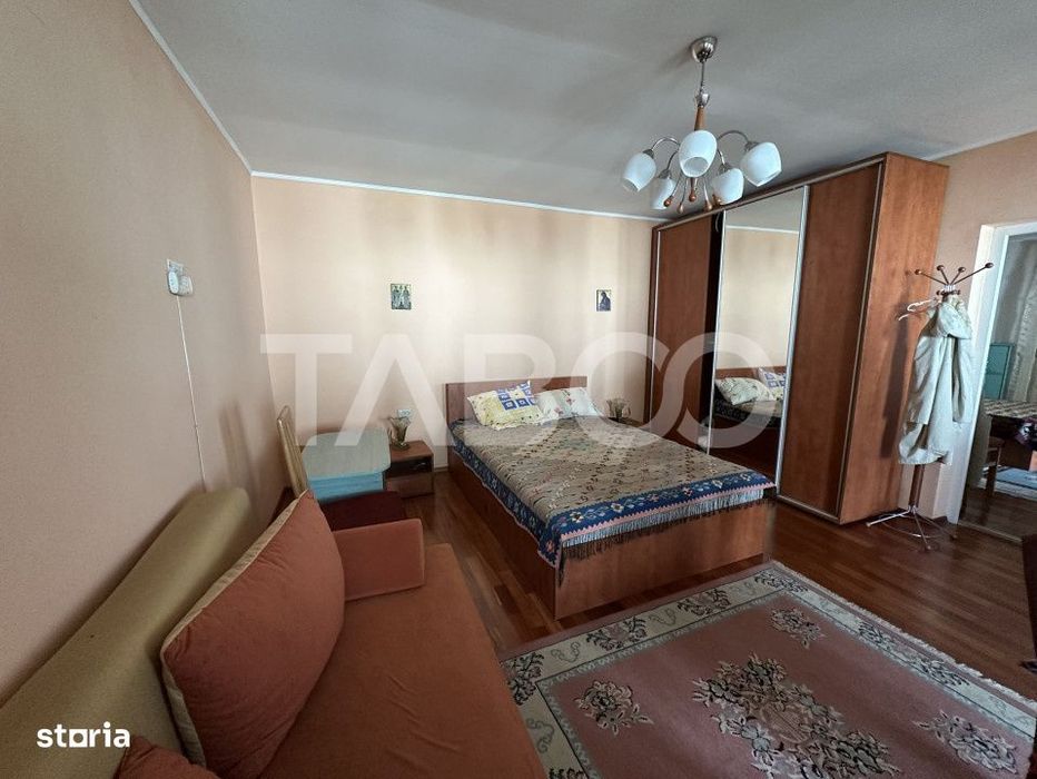 Casa familiala pentru locuit sau vacanta , spatioasa si confortabila .