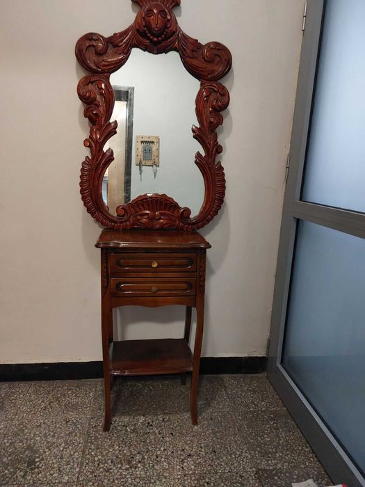 Шкаф и огледало с дърворезба