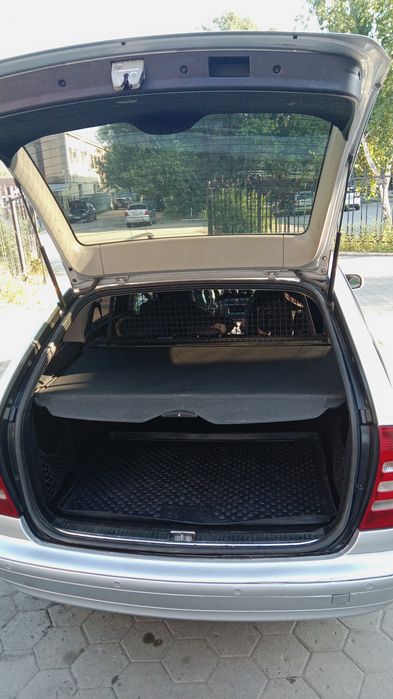 Мерседес с 203 универсал 2007года