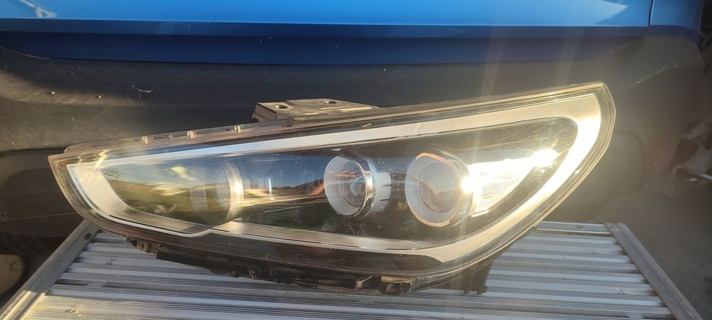 Far dreapta hyundai i30 cu 3lupe