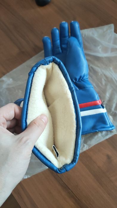 Перчатки хоккейные