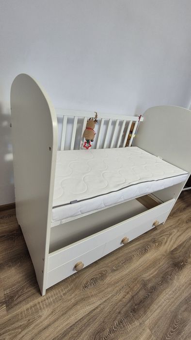 De vânzare pătuț Ikeia plus Saltea cu husă pentru copii în stare bună!