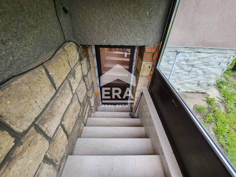 Еднофамилна къща, с. Бъзън