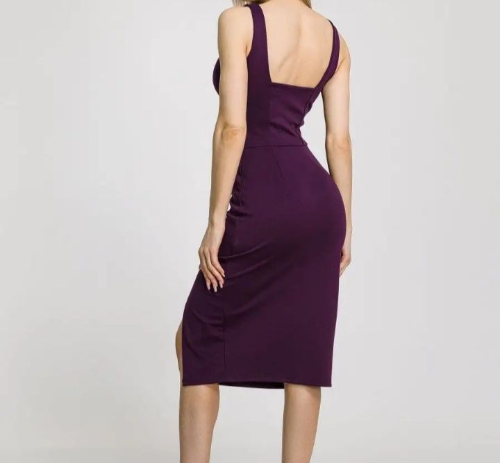 Платье женское с вырезом