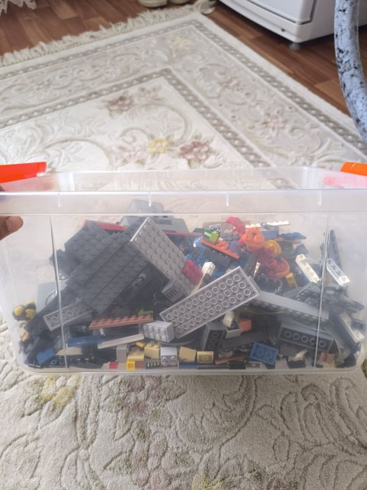 Продам Лего два набора замок и корабль