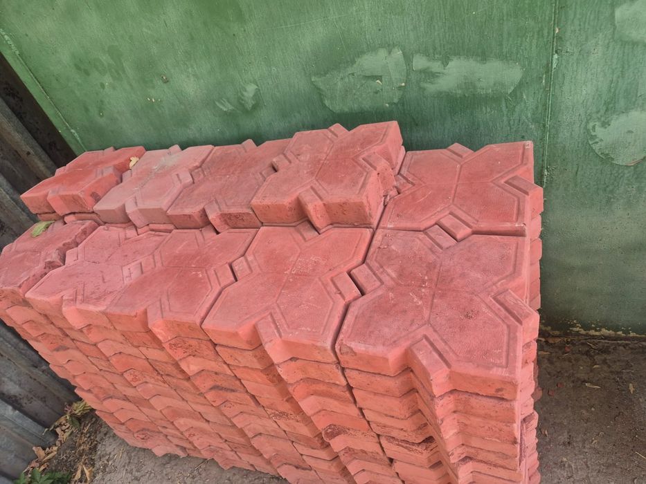 Брусчатка, красная-белая