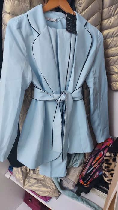 Новый костюм голубой брючный