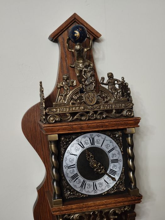 Антикварен стенен холандски часовник с тежести