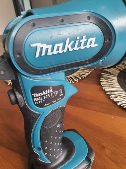 Lanterna makita  14,4v