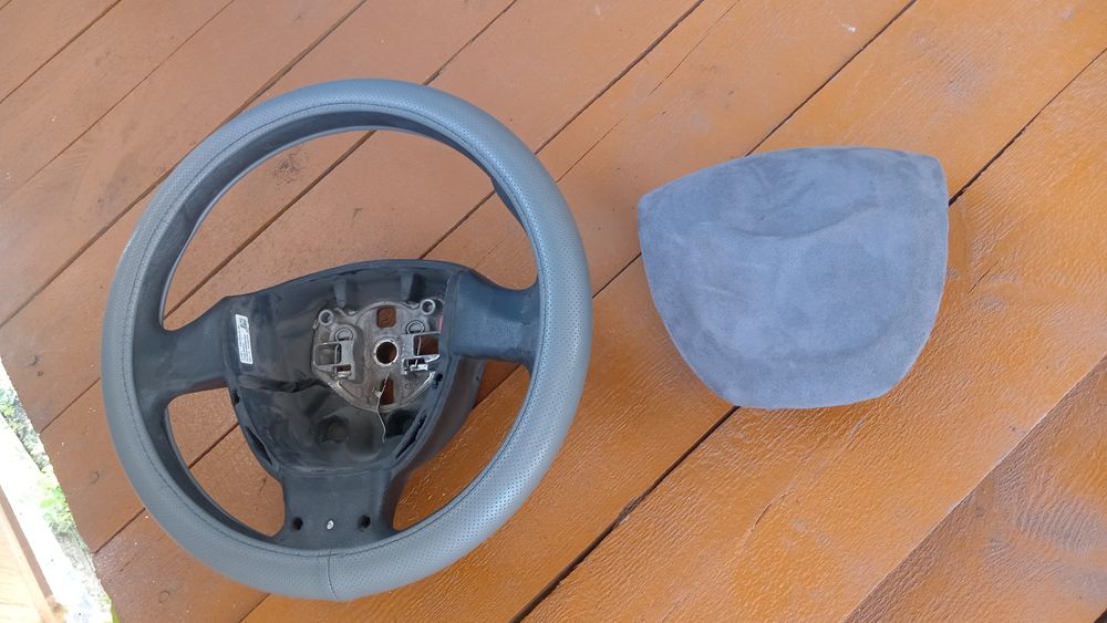 Продам руль 5 тыс приора 10 12 подходит