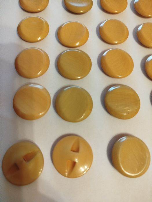 Продам пуговицы разные