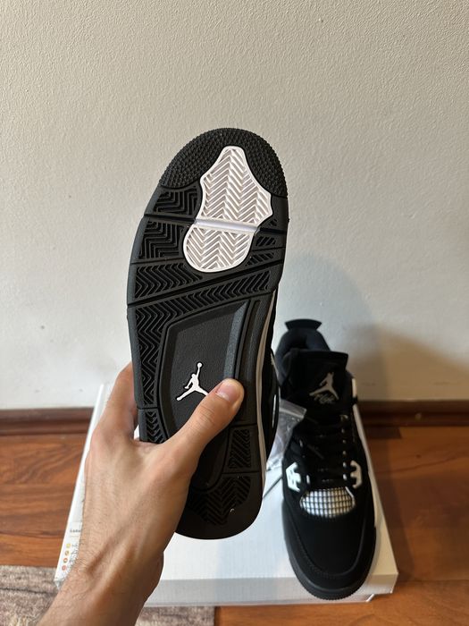 Air Jordan 4 Retro White Thunder