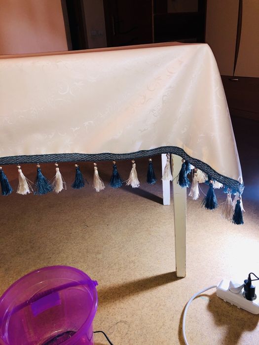 Скатерть продам на квадратный стол