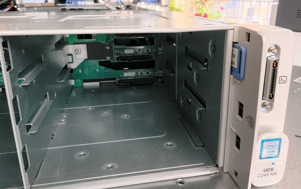 Сървър Cisco UCS C240 M5 12*LFF 2*Gold 6138 RAID12G