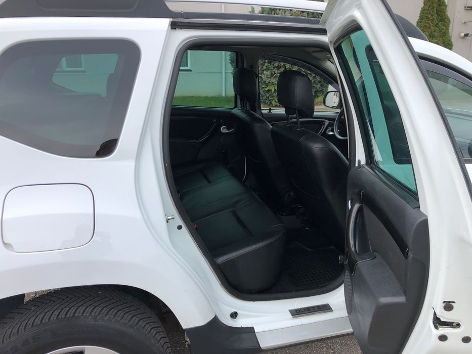 Dacia Duster an 2011 diesel  motor 1.5 dci 107cp clima piele senzori parcare incalzire scaune euro 5
