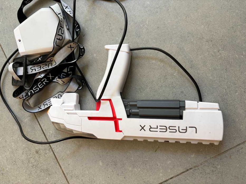 Doua pistoale cu laser Laser X