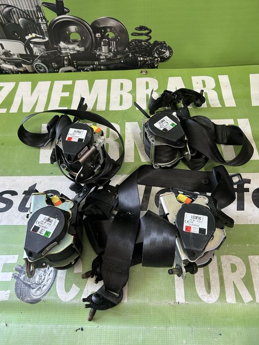 Centuri siguranță stânga și dreapta față Ford Focus 4