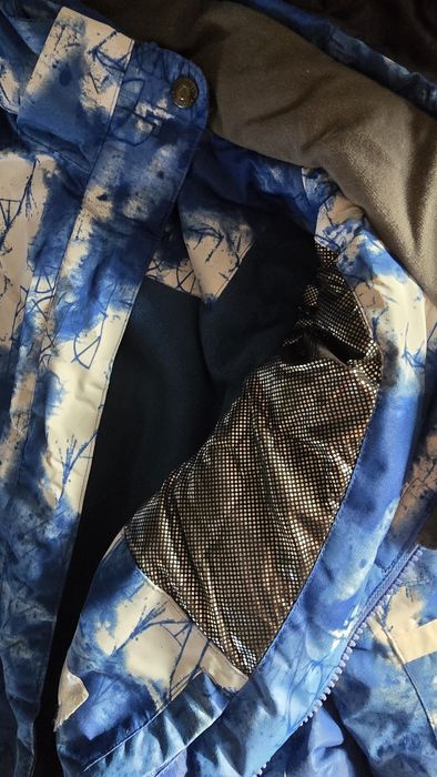 Продам горнолыжную куртку (девочка/мальчик).