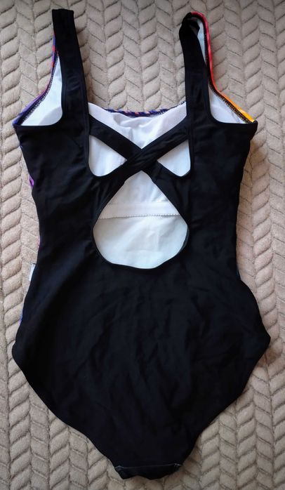 Продам купальник