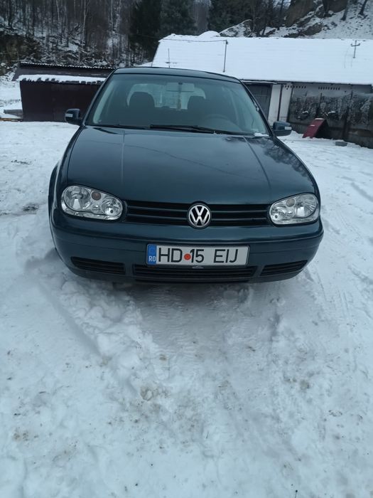 Vând    Golf    4