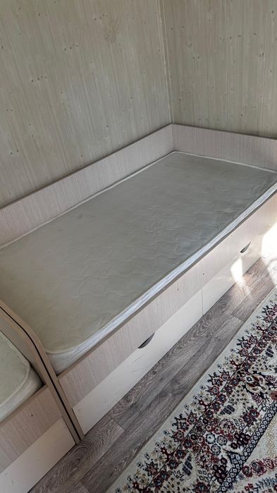 Продам кровать детскую.