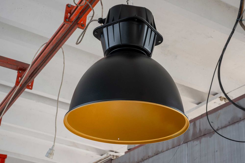 Дизайнерска индустриална лампа