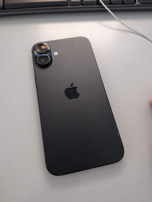 Apple Iphone 16 Plus.
