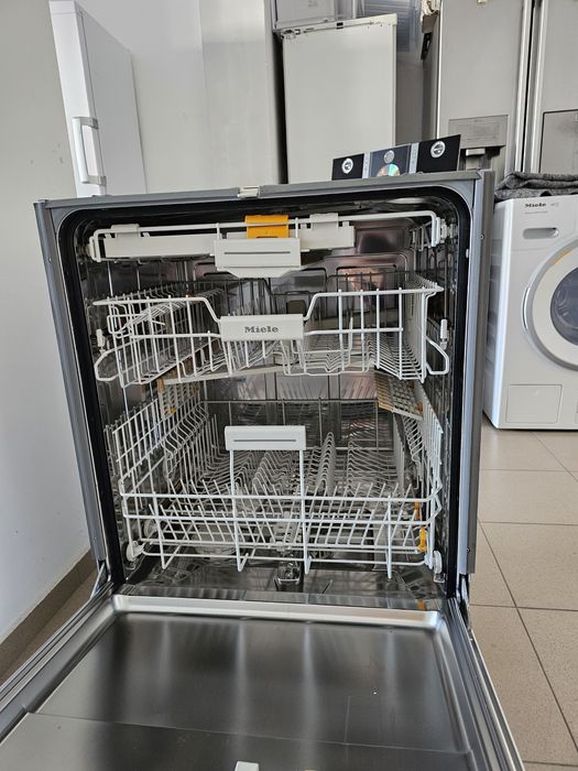 Съдомиялна за частично вграждане Míele