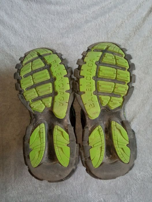 Продам Balenciaga track 2
