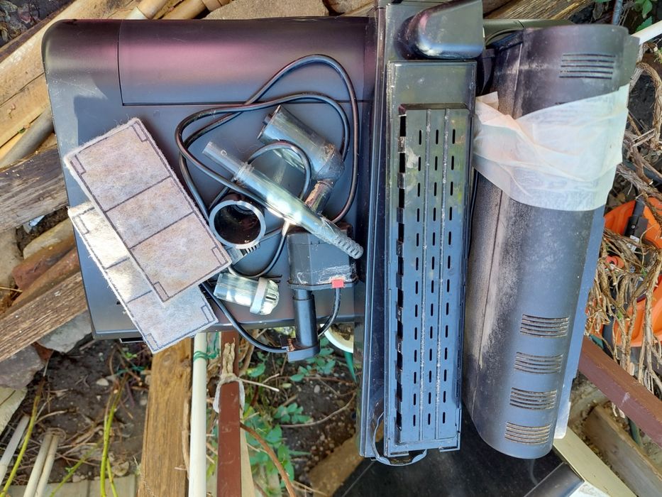 Acvariu de vinzare cu diferite accesorii 48L