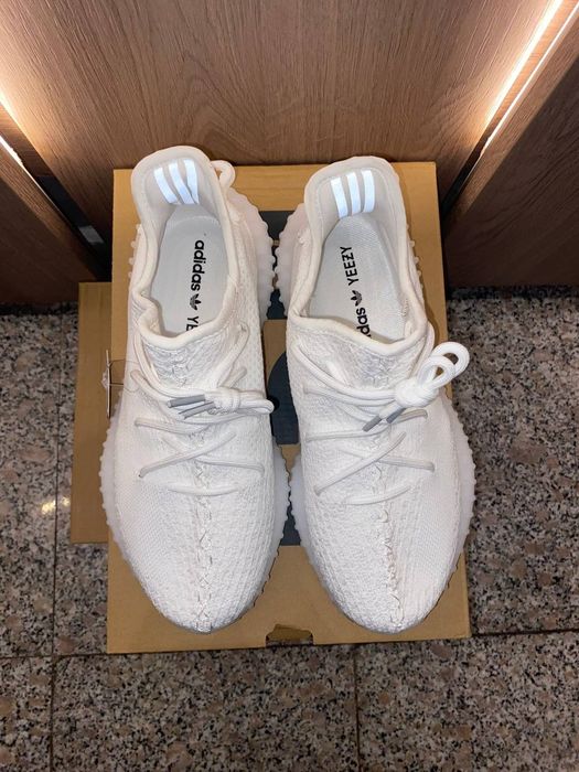 Yeezy Boost 350v2 Triple White
