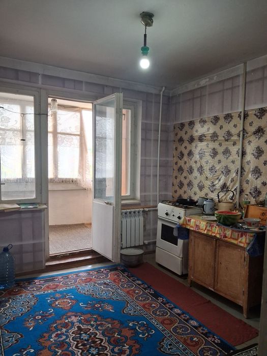 Продается 2 комнатная квартира  с 6. метровой  верандой