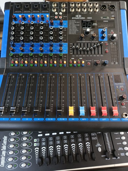 Miksher pult usilitel. Микшер Пульт Усилитель.